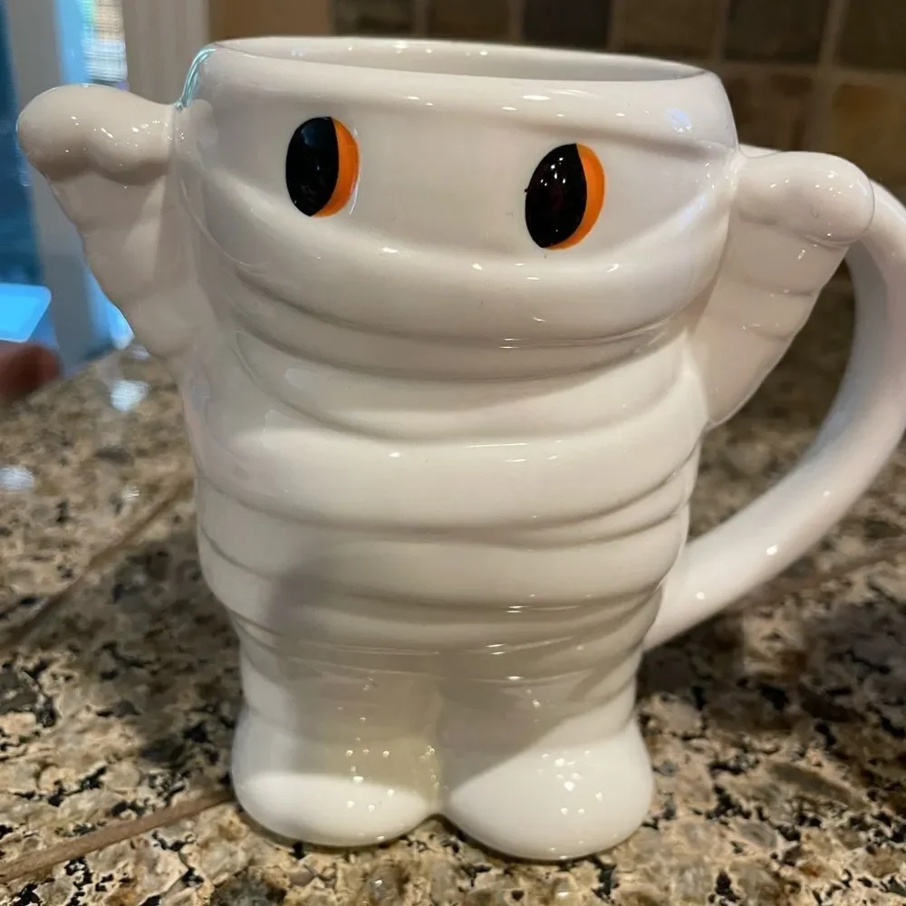 Hyde and EEK Stoneware Mummy Mugs set of 2!